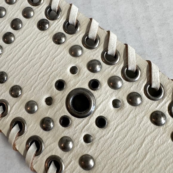 Calvin Klein Jeans- thick white leather with silver tone studs and buckle Size S - Picture 9 of 10